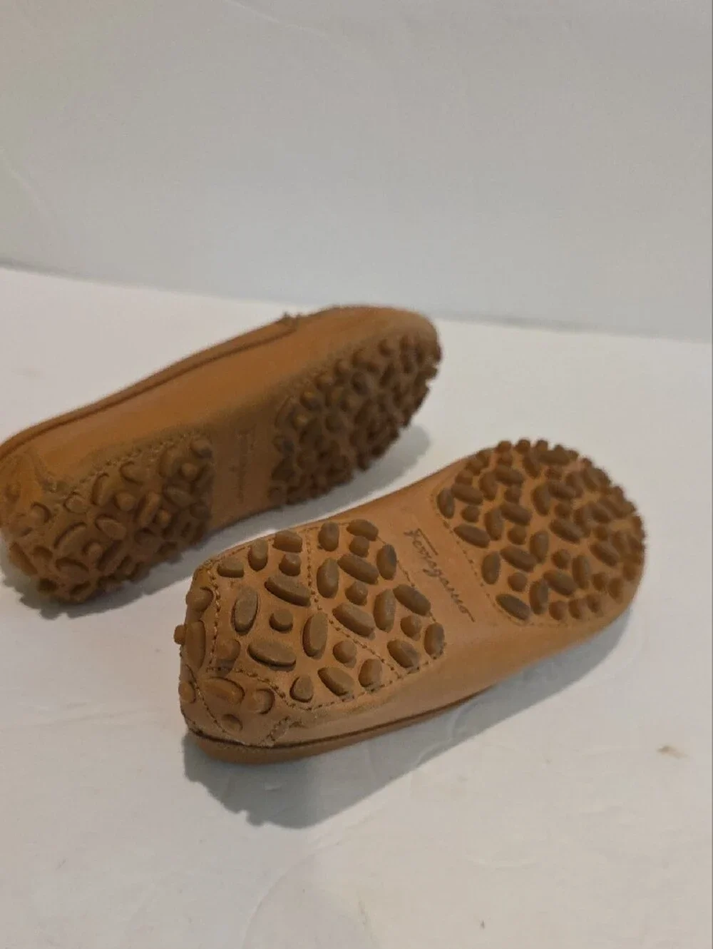 Ferragamo Tan Leather Driving Loafers with Gold Hardware Size 27
